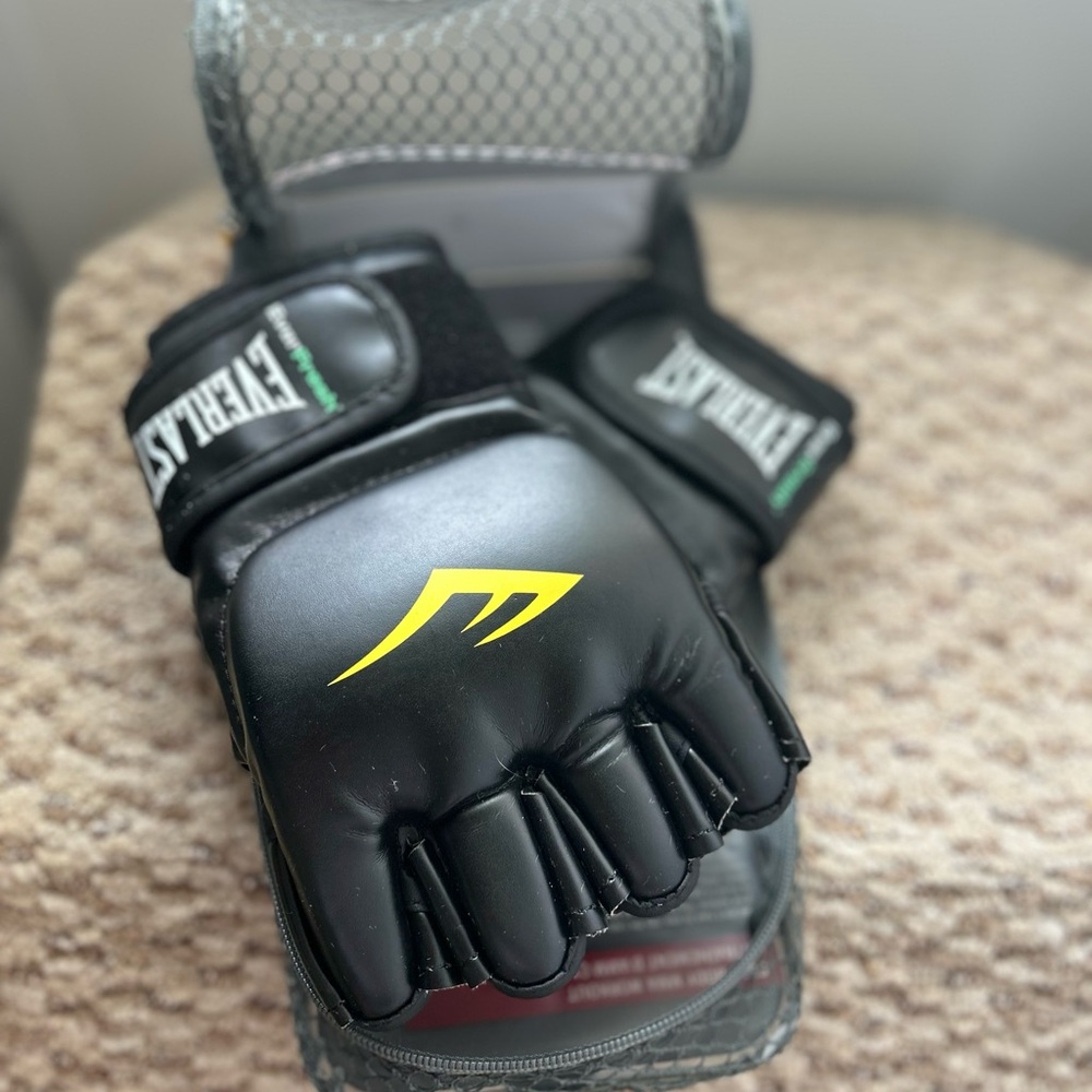Everlast Black Training Gloves with Yellow Detail